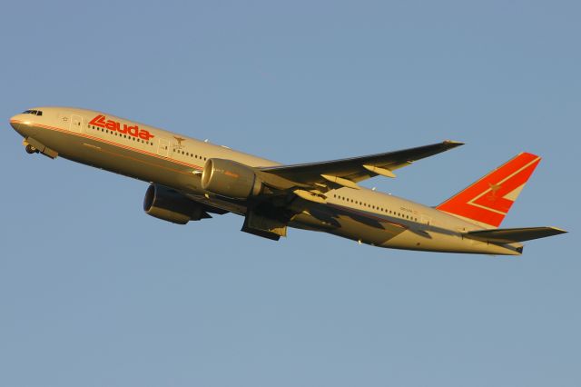 Boeing 777-200 (OE-LPA)