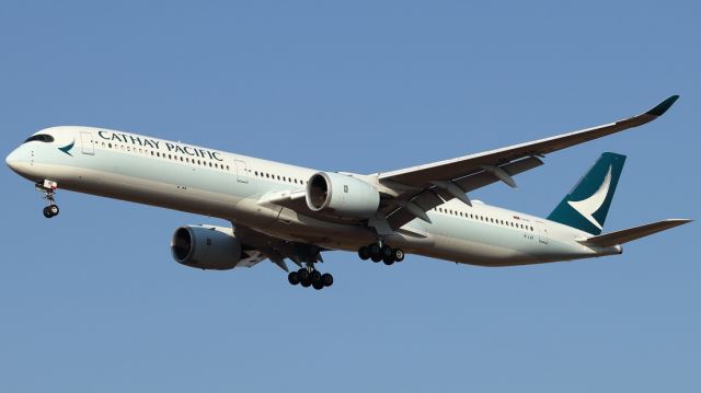 BOEING 777-300 (B-LJK) - 07/08/2021: a 10h49m flight from Hong-Kong upon landing on runway 12.