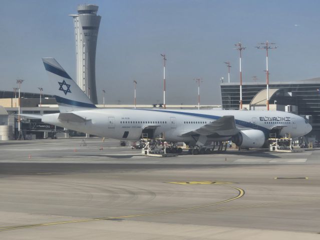 Boeing 777-200 (4X-ECB)