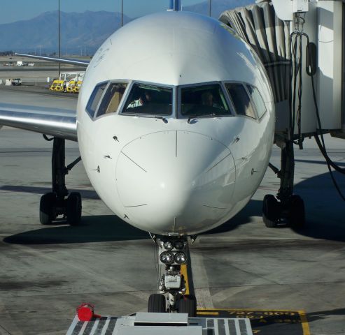 Boeing 757-200 (N671DN) - DL 757-232 N671DN at the gate at SLC after my flight from SEA on Sept 29, 2010.