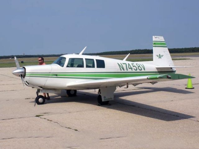 Mooney M-20 (N7458V) - Photo courtesy of Sean Walsh - thank you!