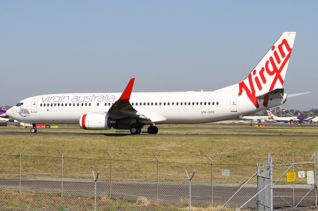 Boeing 737-800 (VH-YFF)