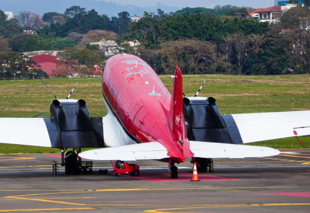 Douglas DC-3 (C-FBKB)