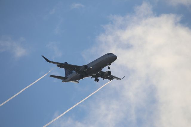 EMBRAER 175 (long wing) (N152SY)