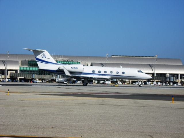 Gulfstream Aerospace Gulfstream IV (N1AM) - Line up and wait on RWY 19R