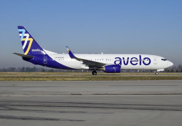 Boeing 737-800 (N233GE)