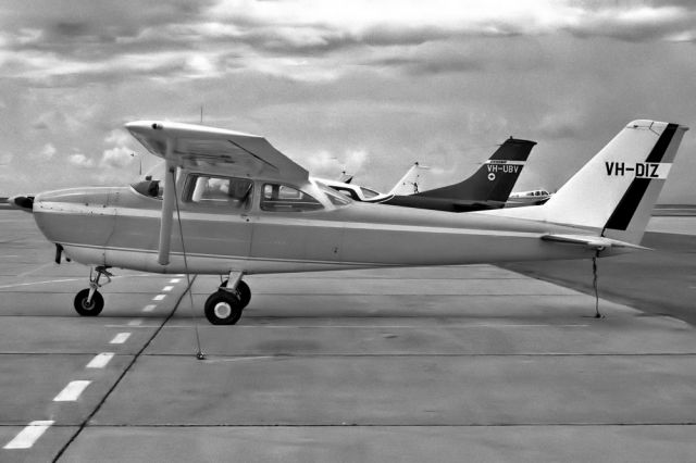 VH-DIZ — - CESSNA 172E - REG VH-DIZ (CN 1720732) - ESSENDON MELBOURNE VIC. AUSTRALIA - YMEN (9/10/1973)
