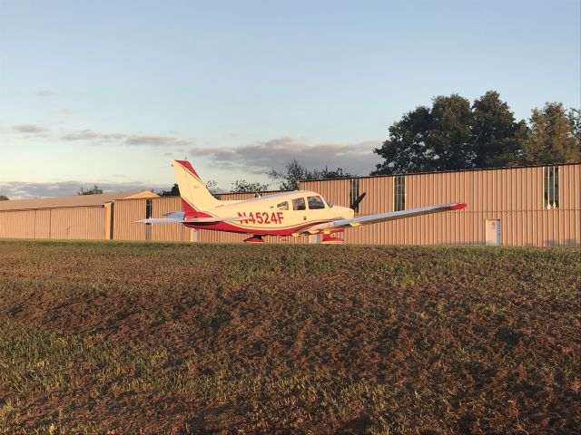 Piper Cherokee (N4524F)