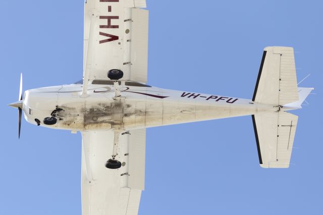 Cessna Skyhawk (VH-PFU) - On approach to Townsville Airport.