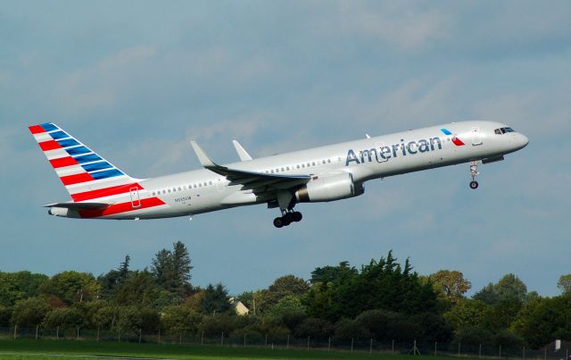 Boeing 757-200 (N935UW)