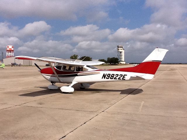 Cessna Skylane (N9822E) - This thing is a business tool, plain and simple