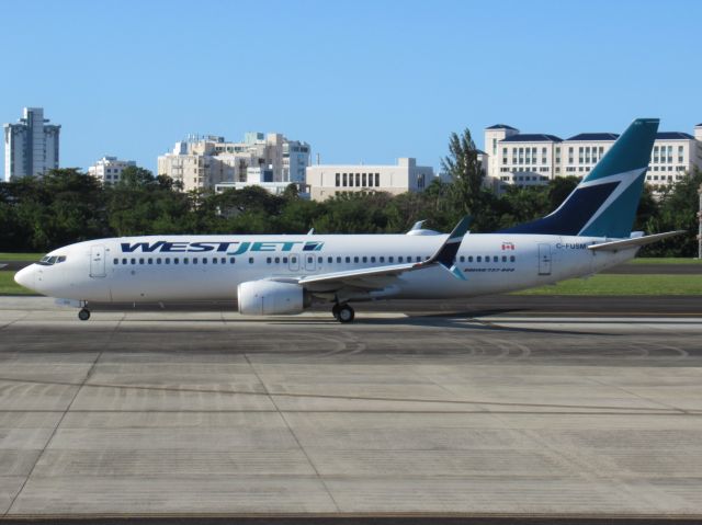 Boeing 737-800 (C-FUSM)