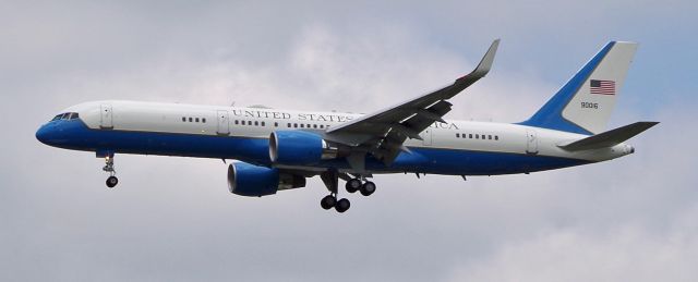 Boeing 757-200 (90016) - MORRISTOWN, NEW JERSEY, USA-JULY 05, 2019: Air Force One, with President Donald Trump on board, is seen moments before landing on Runway 23. When flying into or out of Morristown Airport, the Air Force uses the Boeing 757-200 as Air Force One, instead of the larger 747, because of shorter runways at Morristown.