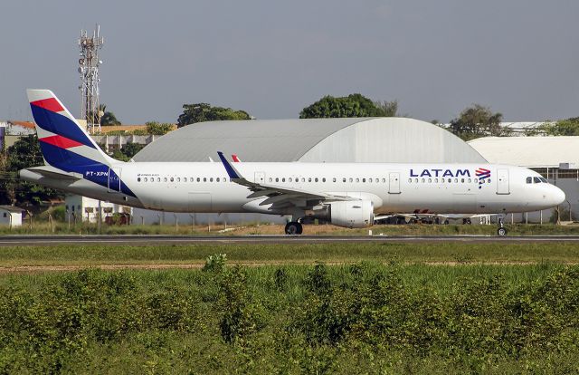 Airbus A321 (PT-XPN)