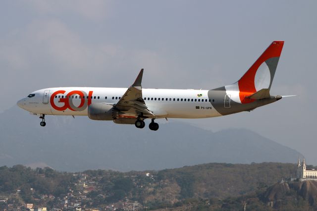 Boeing 737-700 (PS-GPN)
