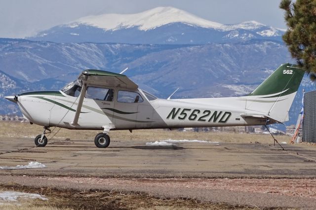 Cessna Skyhawk (N562ND)