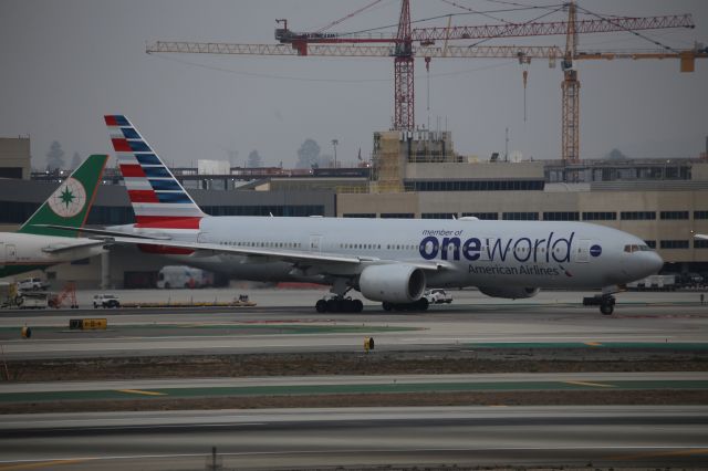Boeing 777-200 (N796AN)