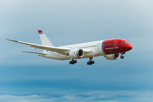 Boeing 787-8 — - On final approach at 16R