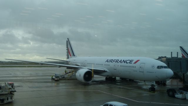 Boeing 777-200 (F-GSPS) - Delivered to Air France in 2001