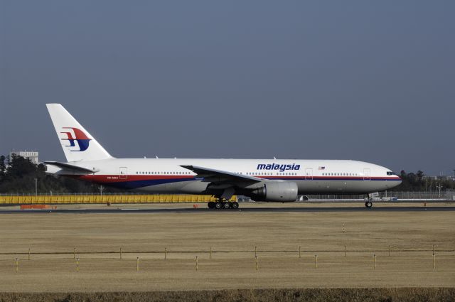 Boeing 777-200 (9M-MRH) - Departure at NRT Airport Runway 16R on 2011/12/29