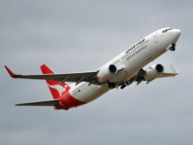 Boeing 737-700 (VH-VYK) - Getting airborne off runway 23. Tuesday 27th December 2011.