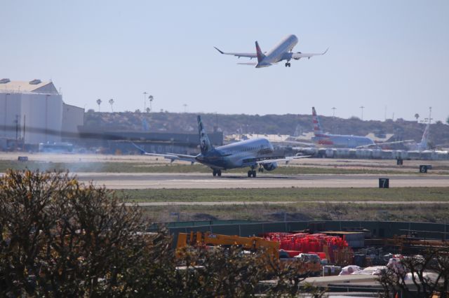 EMBRAER 175 (long wing) (N644QX)