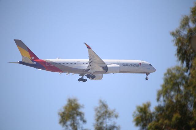 Airbus A350-900 (HL8360)