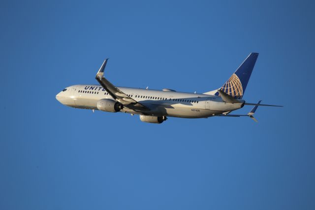 Boeing 737-900 (N37420)