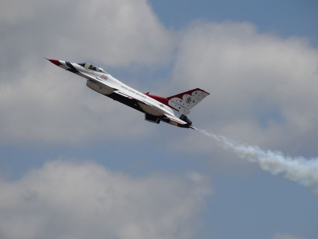 Lockheed F-16 Fighting Falcon —
