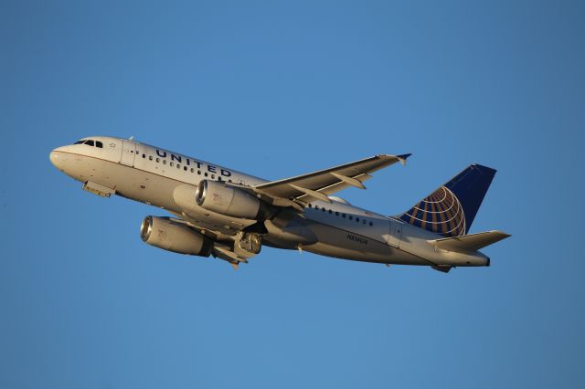 Airbus A319 (N814UA)