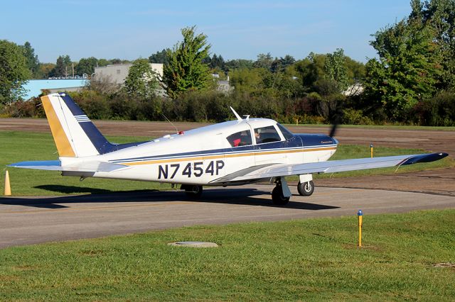 Piper PA-24 Comanche (N7454P)