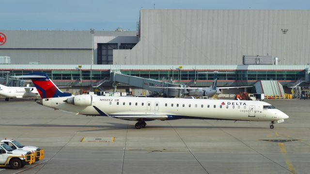 Canadair Regional Jet CRJ-900 (N902XJ) - Delta Bombardier CRJ-900LR N902XJ in Toronto 