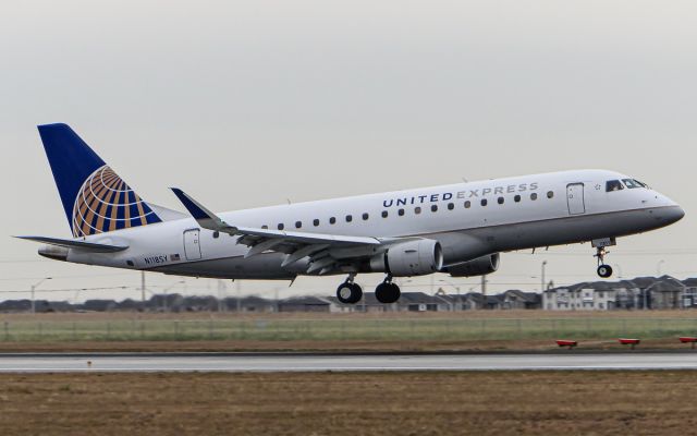 EMBRAER 175 (long wing) (N118SY)