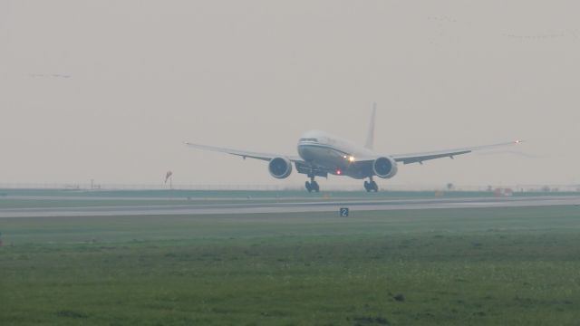 BOEING 777-300ER (B-2045)