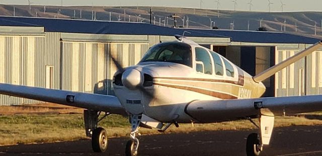 Beechcraft 35 Bonanza (N3164V)