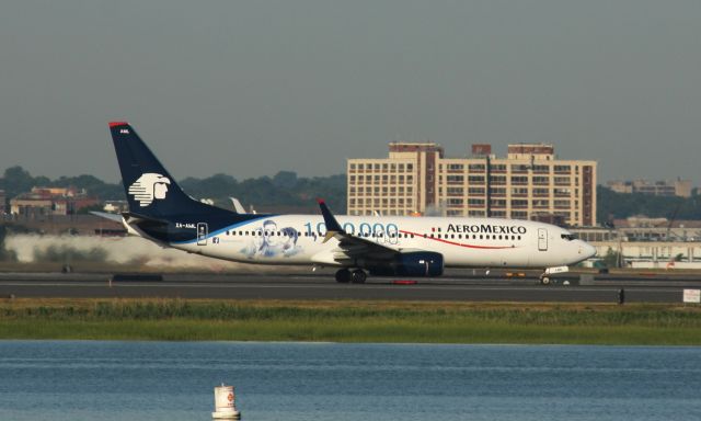 Boeing 737-800 (XA-AML) - New sticker showing support from 1,000,000 fans.