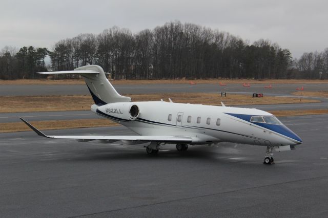 Bombardier Challenger 300 (N822LL)