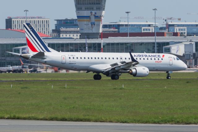 Embraer ERJ-190 (F-HBLV) - WAW SPOTTING