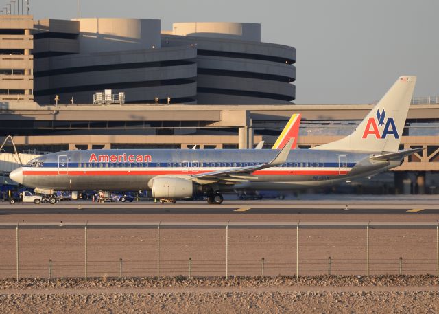 Boeing 737-800 (N946AN)