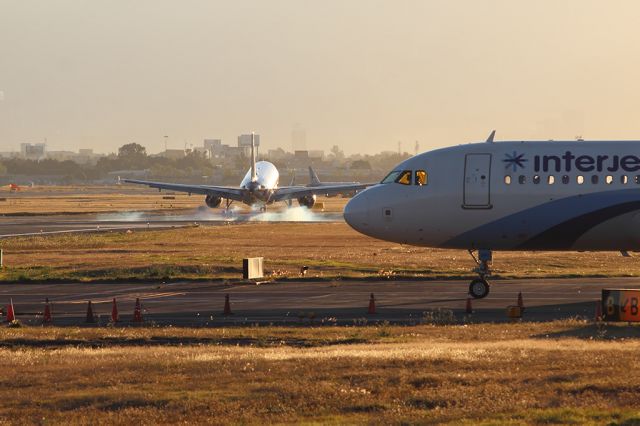 Airbus A320 (XA-VFI)