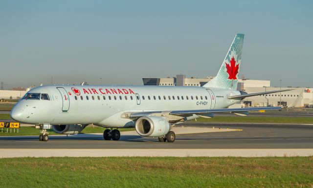 Embraer ERJ-190 (C-FHOY)