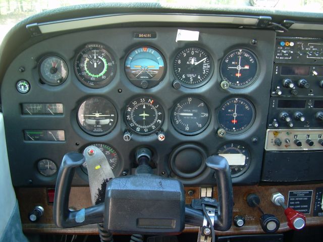 Cessna Skyhawk (N64181)