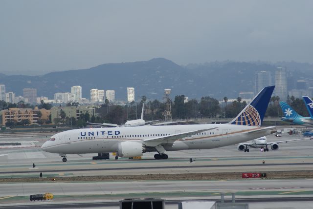 Boeing 787-8 (N26909) - United Airlines B787 Dreamliner cn34827