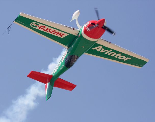 Cessna Skyhawk (N821MG) - Michael Goulian - N821MG Extra Flugzeugbau Extra 300S Castrol