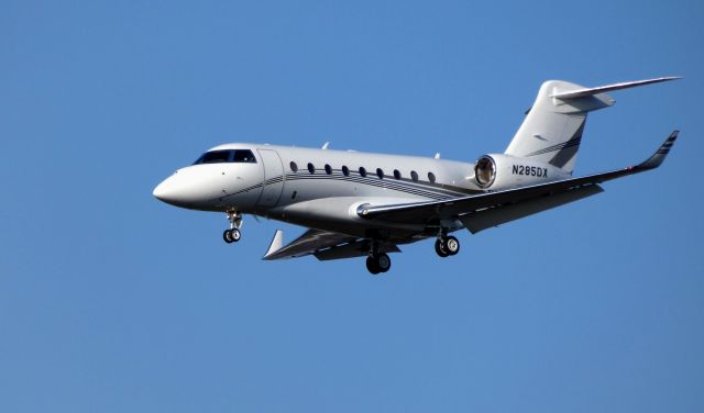 IAI Gulfstream G280 (N285DX) - On final is this 2013 Israeli Aircraft Industries Gulfstream in the Winter of 2018.