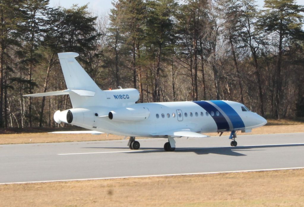 Dassault Falcon 900 (N18CG) - Nice Falcon. Owned by the Corning Cable Corp.