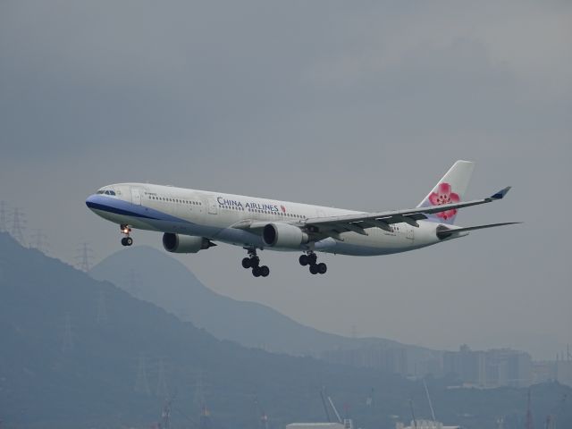 Airbus A330-300 (B-18305)