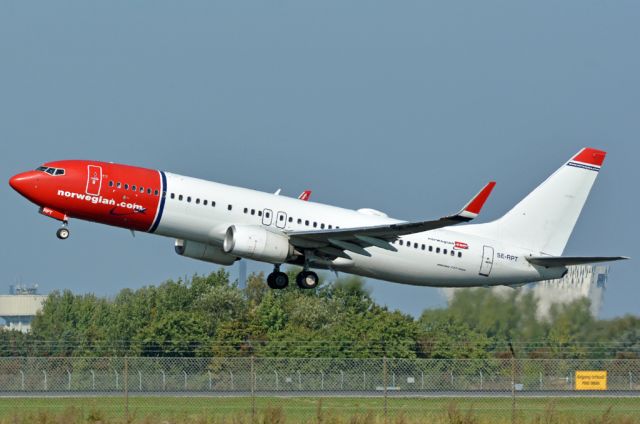 Boeing 737-800 (SE-RPT) - St. Magleby RWY22R
