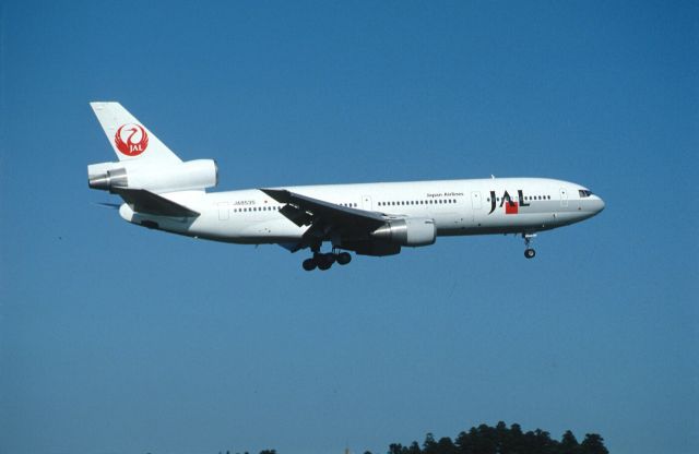 McDonnell Douglas DC-10 (JA8535) - Short Final at Narita Intl Airport Rwy16 on 1989/09/10