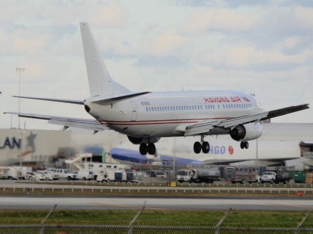 BOEING 737-400 (N745VA)